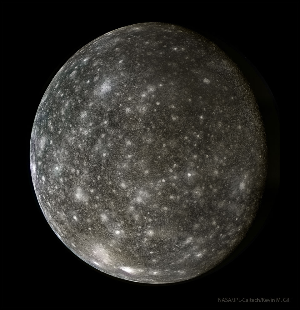 A dark spherical body is shown that has many light
craters. 
Więcej szczegółowych informacji w opisie poniżej.